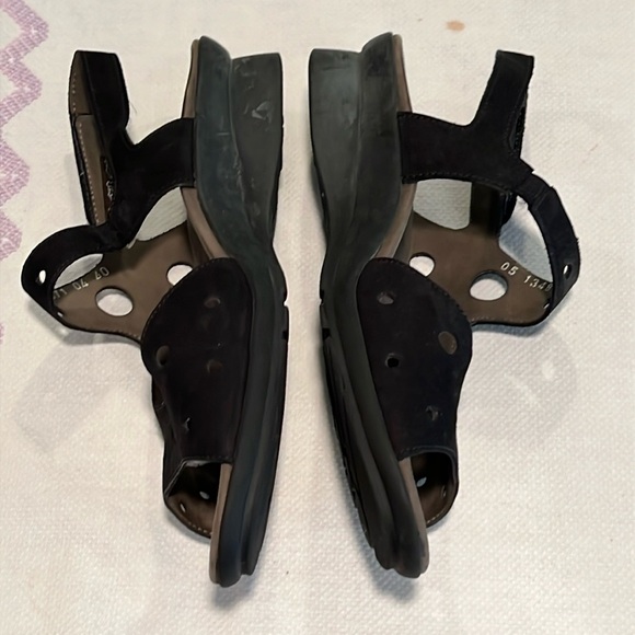 Mephisto Phiby Perf sandals Size 40, black. - Picture 8 of 13